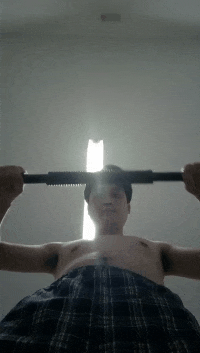 牧狼人云杰锻炼身体，与独人13锻炼身体相映成趣